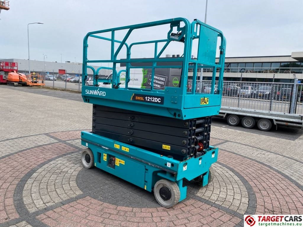 Sunward SWSL1212DC Electric Scissor Work LIft 1200cm - Nacelle ciseaux: photos 2 Sunward SWSL1212DC Electric Scissor Work LIft 1200cm - Nacelle ciseaux: photos 2