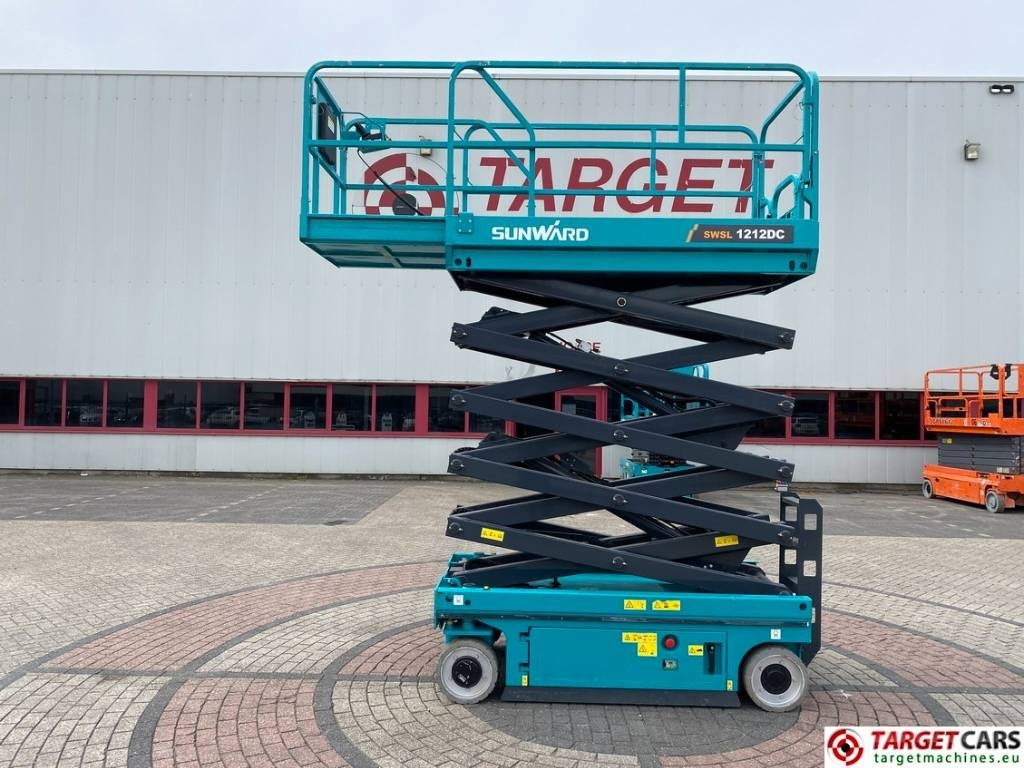Sunward SWSL1212DC Electric Scissor Work Lift 1200cm - Nacelle ciseaux: photos 5 Sunward SWSL1212DC Electric Scissor Work Lift 1200cm - Nacelle ciseaux: photos 5