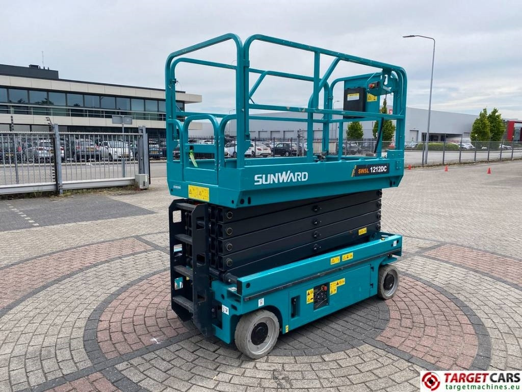 Sunward SWSL1212DC Electric Scissor Work Lift 1200cm - Nacelle ciseaux: photos 3 Sunward SWSL1212DC Electric Scissor Work Lift 1200cm - Nacelle ciseaux: photos 3