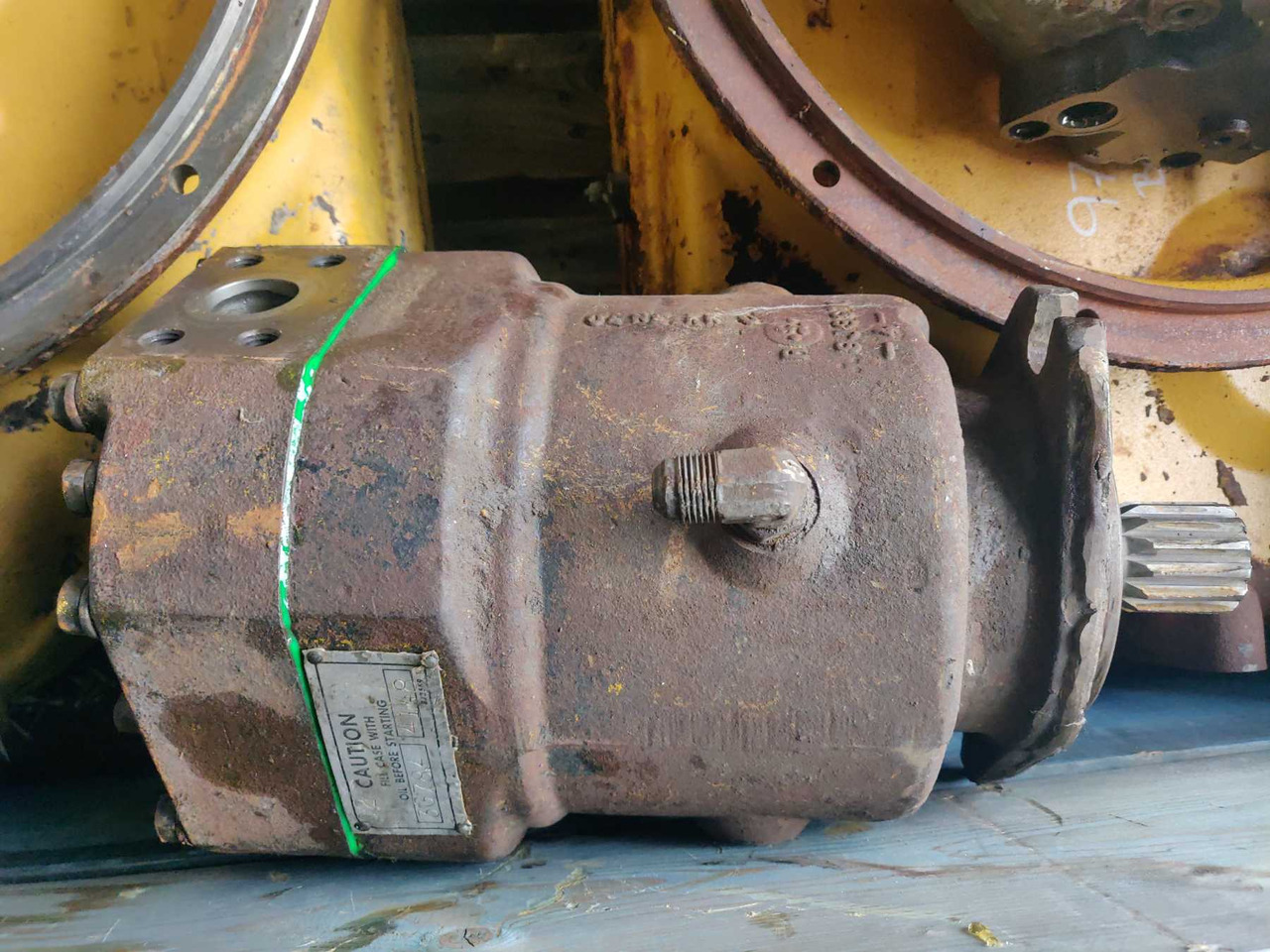 Caterpillar 225 MOTORE IDRAULICO ROTAZIONE - Moteur hydraulique pour Engins de chantier: photos 1 Caterpillar 225 MOTORE IDRAULICO ROTAZIONE - Moteur hydraulique pour Engins de chantier: photos 1