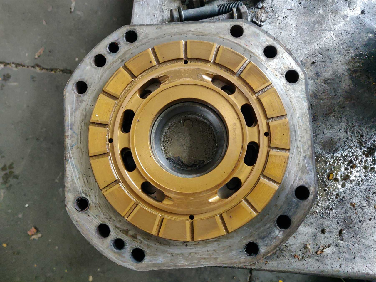 Caterpillar 225 MOTORE IDRAULICO ROTAZIONE - Moteur hydraulique pour Engins de chantier: photos 4 Caterpillar 225 MOTORE IDRAULICO ROTAZIONE - Moteur hydraulique pour Engins de chantier: photos 4