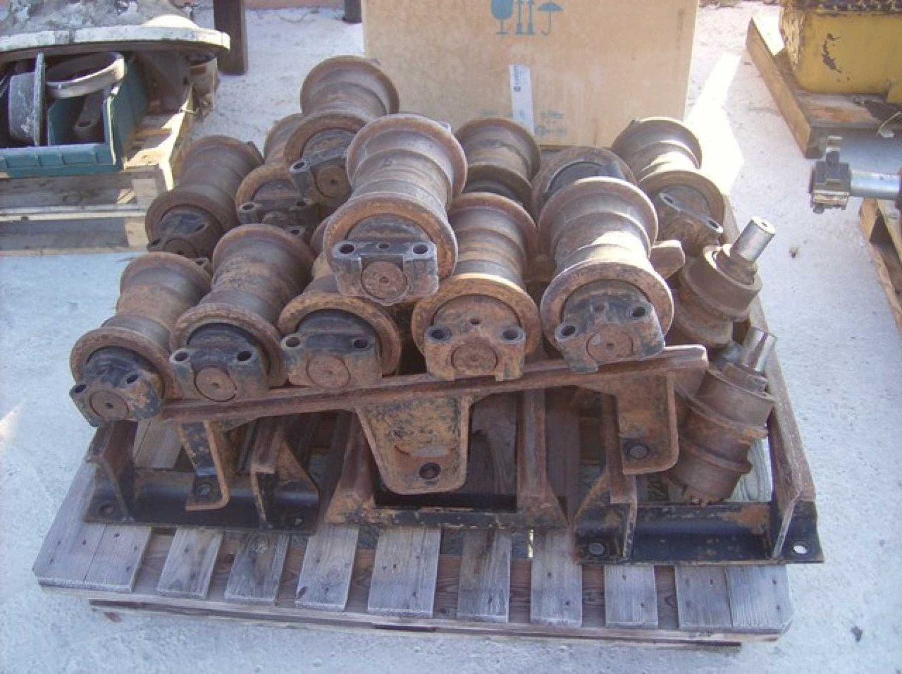 Caterpillar 317 NVA N. 13 RULLI INFERIORI - Galet à chenilles pour Engins de chantier: photos 1 Caterpillar 317 NVA N. 13 RULLI INFERIORI - Galet à chenilles pour Engins de chantier: photos 1