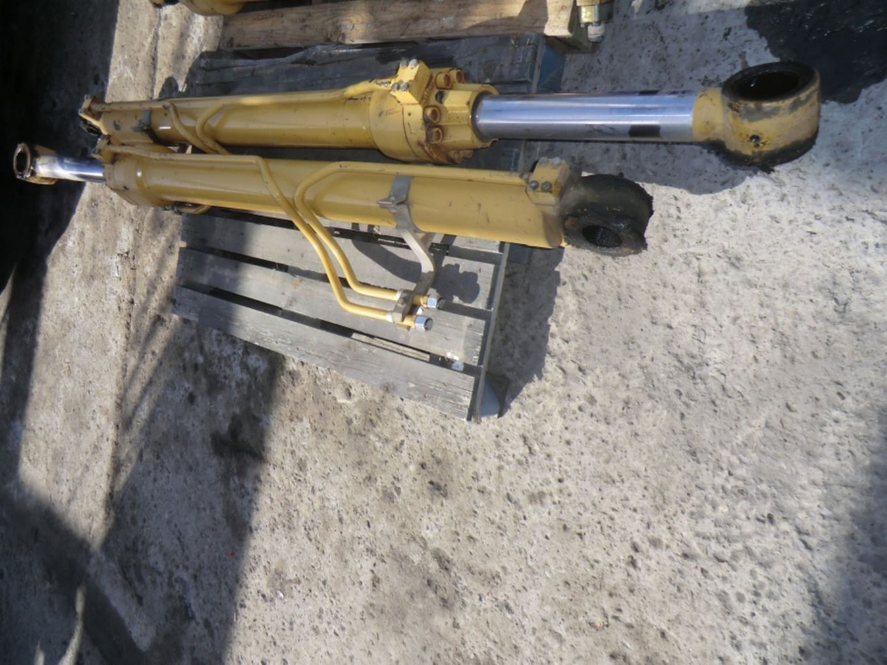 Caterpillar 317B LN N. 2 cilindri di sollevamento - Vérin hydraulique pour Engins de chantier: photos 1 Caterpillar 317B LN N. 2 cilindri di sollevamento - Vérin hydraulique pour Engins de chantier: photos 1
