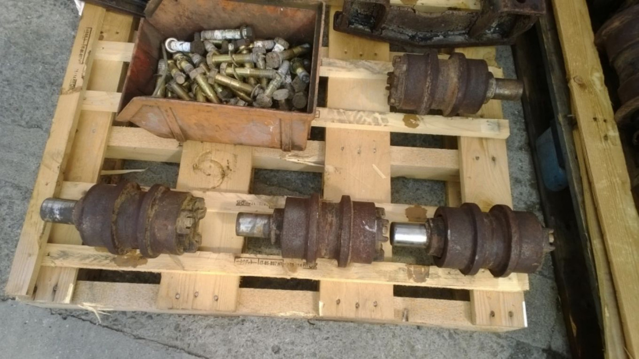 Caterpillar 317B LN RULLI SUPERIORI - Galet à chenilles pour Engins de chantier: photos 1 Caterpillar 317B LN RULLI SUPERIORI - Galet à chenilles pour Engins de chantier: photos 1