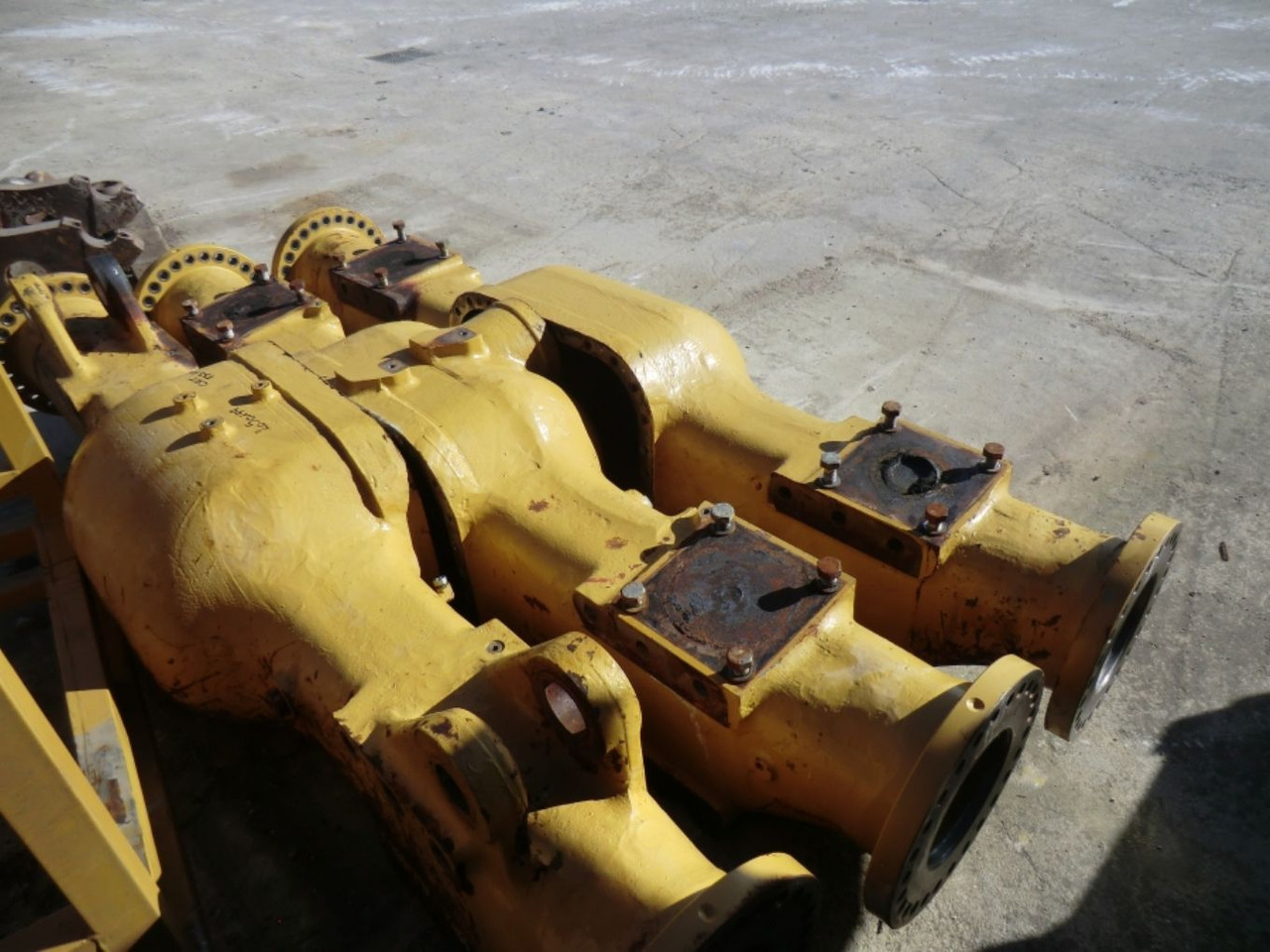 Caterpillar 735 ALLOGGIAMENTO ASSALE CENTRALE - Essieu et pièces pour Engins de chantier: photos 3 Caterpillar 735 ALLOGGIAMENTO ASSALE CENTRALE - Essieu et pièces pour Engins de chantier: photos 3