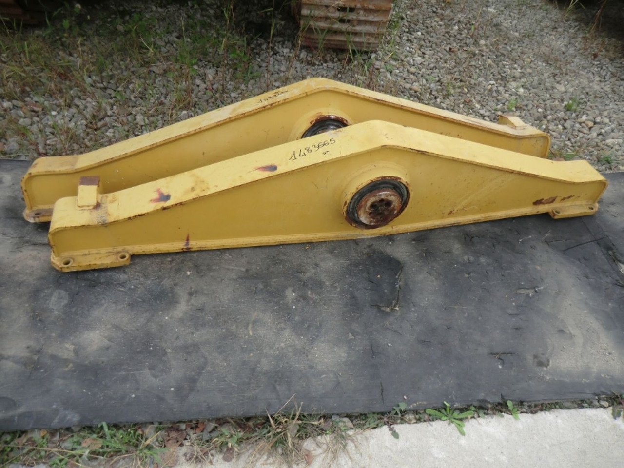Caterpillar 735 Braccetto destro di collegamento assale centrale e posteriore. (ARM AS RH) - Essieu et pièces pour Engins de chantier: photos 1 Caterpillar 735 Braccetto destro di collegamento assale centrale e posteriore. (ARM AS RH) - Essieu et pièces pour Engins de chantier: photos 1