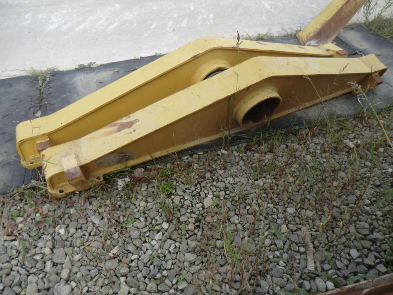 Caterpillar 735 Braccetto sinistro di collegamento assale centrale e posteriore. (ARM AS LH) - Essieu et pièces pour Engins de chantier: photos 1 Caterpillar 735 Braccetto sinistro di collegamento assale centrale e posteriore. (ARM AS LH) - Essieu et pièces pour Engins de chantier: photos 1