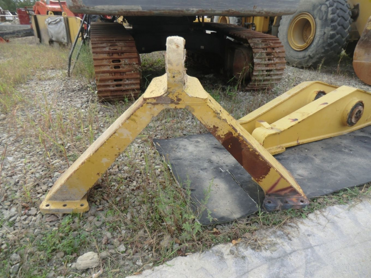 Caterpillar 735 Supporto telaio assale posteriore - Essieu et pièces pour Engins de chantier: photos 1 Caterpillar 735 Supporto telaio assale posteriore - Essieu et pièces pour Engins de chantier: photos 1
