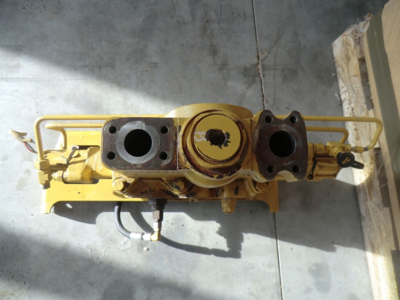 Caterpillar 735 VALVOLA - Valve pour Engins de chantier: photos 1 Caterpillar 735 VALVOLA - Valve pour Engins de chantier: photos 1