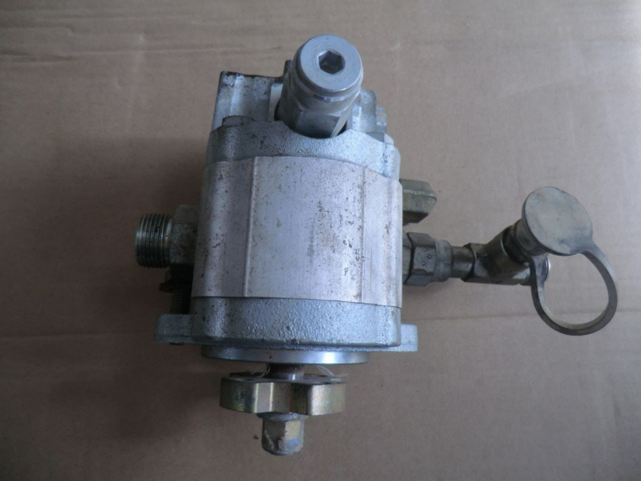 Caterpillar 735 motore idraulico ventola - Moteur hydraulique pour Engins de chantier: photos 1 Caterpillar 735 motore idraulico ventola - Moteur hydraulique pour Engins de chantier: photos 1