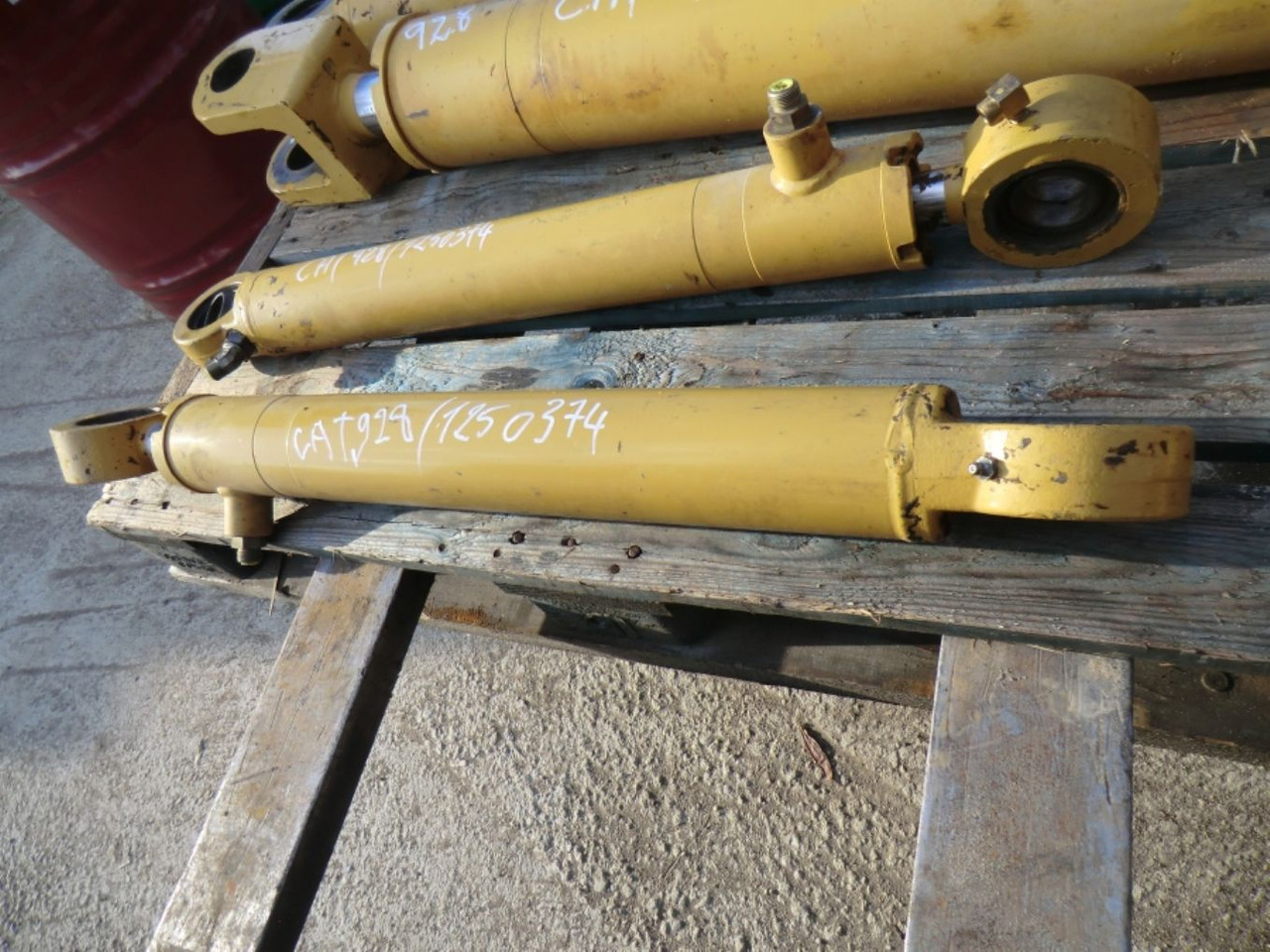 Caterpillar 928G CILINDRI DI STERZO - Vérin hydraulique pour Engins de chantier: photos 2 Caterpillar 928G CILINDRI DI STERZO - Vérin hydraulique pour Engins de chantier: photos 2