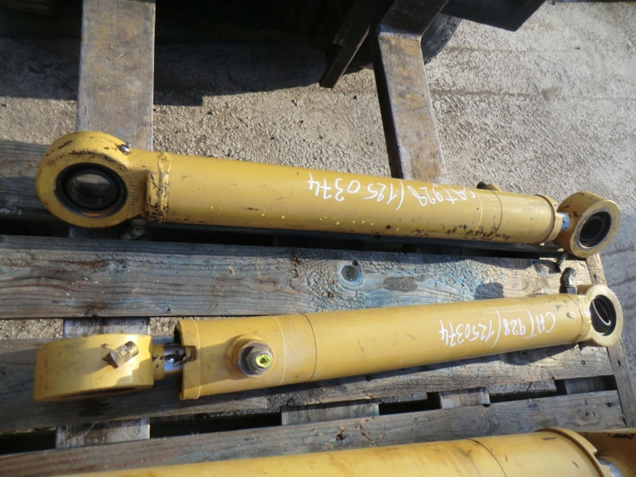 Caterpillar 928G CILINDRI DI STERZO - Vérin hydraulique pour Engins de chantier: photos 3 Caterpillar 928G CILINDRI DI STERZO - Vérin hydraulique pour Engins de chantier: photos 3