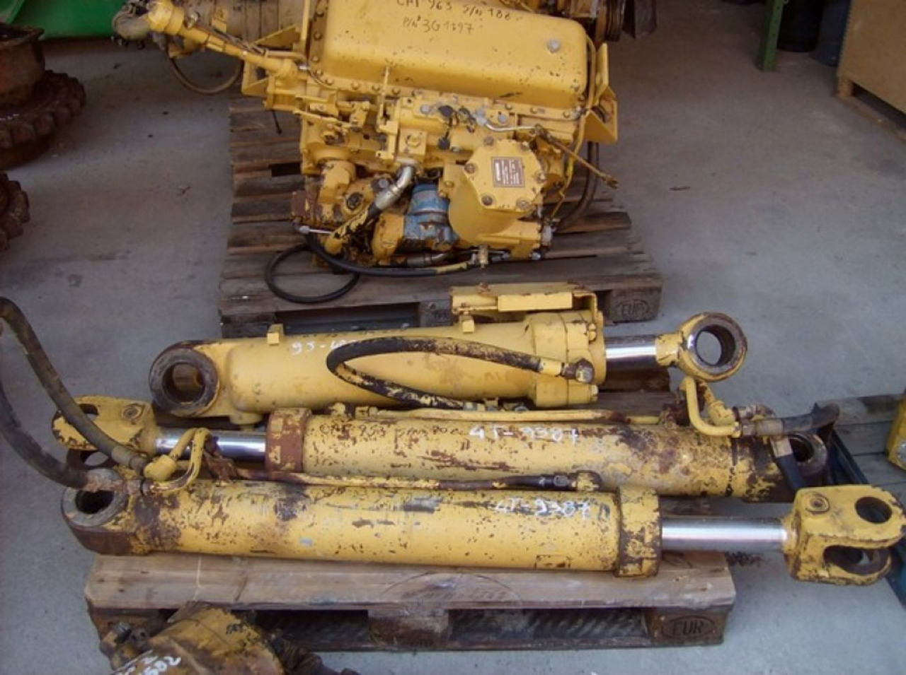Caterpillar 953 CILINDRI DI SALITA - Vérin hydraulique pour Engins de chantier: photos 1 Caterpillar 953 CILINDRI DI SALITA - Vérin hydraulique pour Engins de chantier: photos 1