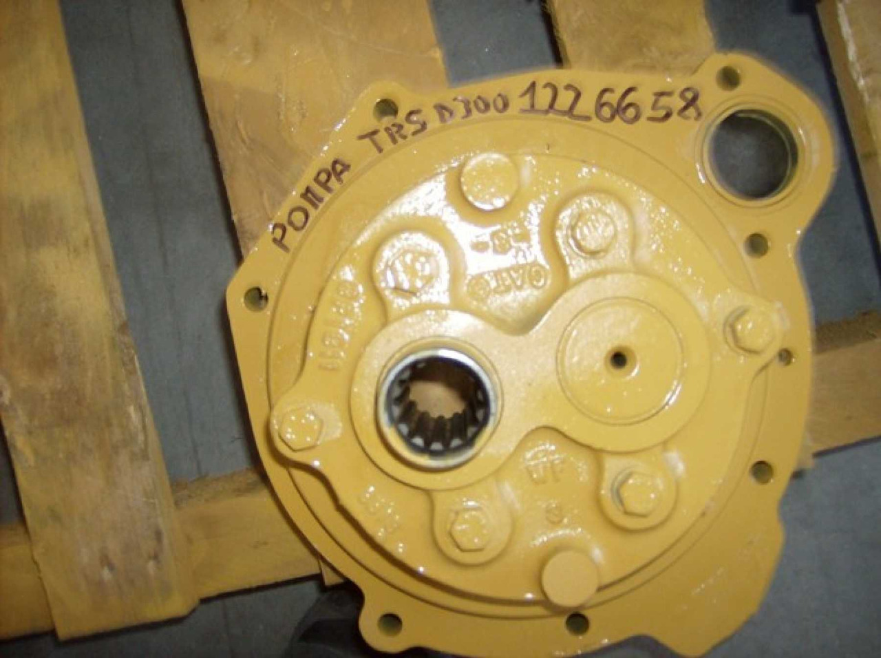 Caterpillar D300D POMPA DI TRASMISSIONE - Pompe hydraulique pour Engins de chantier: photos 1 Caterpillar D300D POMPA DI TRASMISSIONE - Pompe hydraulique pour Engins de chantier: photos 1