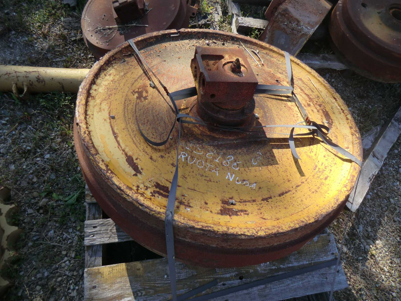 Caterpillar D7E RUOTA NUDA - Pièces de train de roulement pour Engins de chantier: photos 1 Caterpillar D7E RUOTA NUDA - Pièces de train de roulement pour Engins de chantier: photos 1