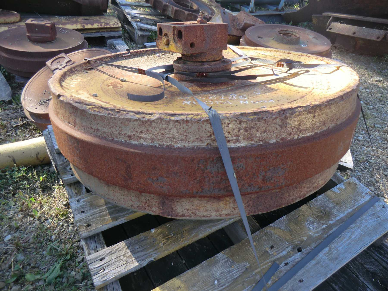 Caterpillar D7E RUOTA NUDA - Pièces de train de roulement pour Engins de chantier: photos 2 Caterpillar D7E RUOTA NUDA - Pièces de train de roulement pour Engins de chantier: photos 2