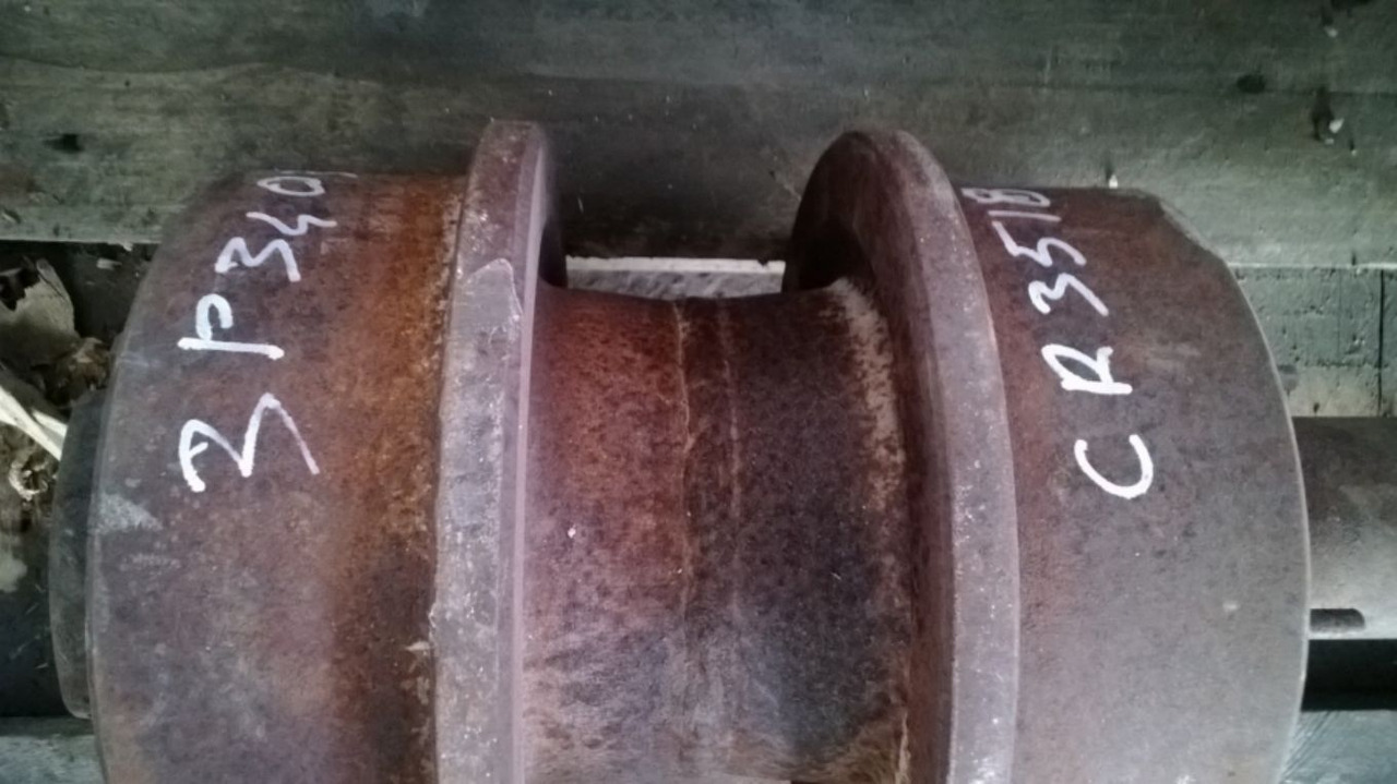 Caterpillar D9G D9H rullo superiore. - Galet à chenilles pour Engins de chantier: photos 2 Caterpillar D9G D9H rullo superiore. - Galet à chenilles pour Engins de chantier: photos 2