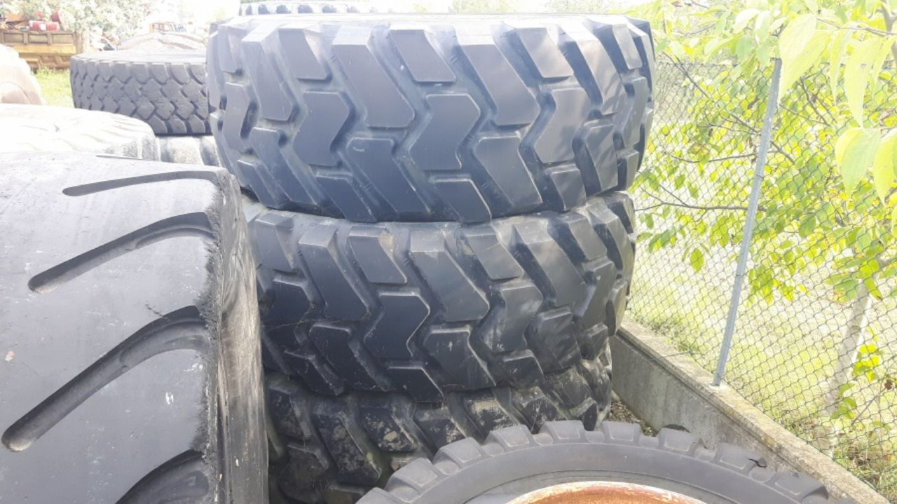 MICHELIN 29/5R35 Pneumatici 29.5R35 in buone condizioni - Pneu pour Engins de chantier: photos 1 MICHELIN 29/5R35 Pneumatici 29.5R35 in buone condizioni - Pneu pour Engins de chantier: photos 1