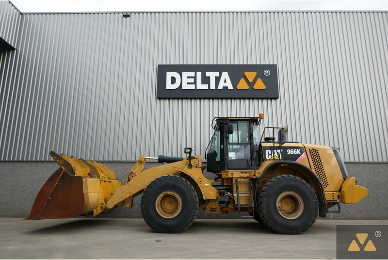 Caterpillar 966K - Chargeuse sur pneus: photos 1 Caterpillar 966K - Chargeuse sur pneus: photos 1