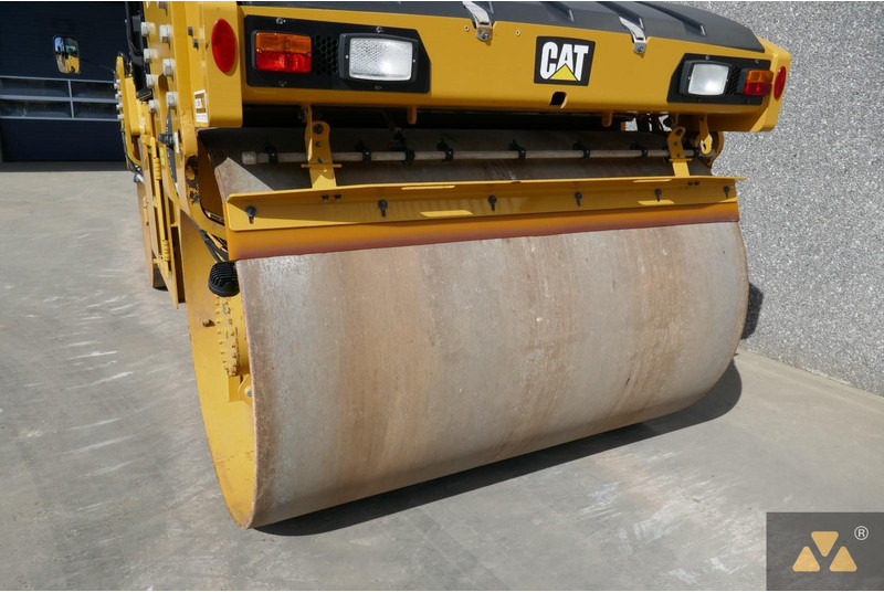 Compacteur Caterpillar CB10: photos 12