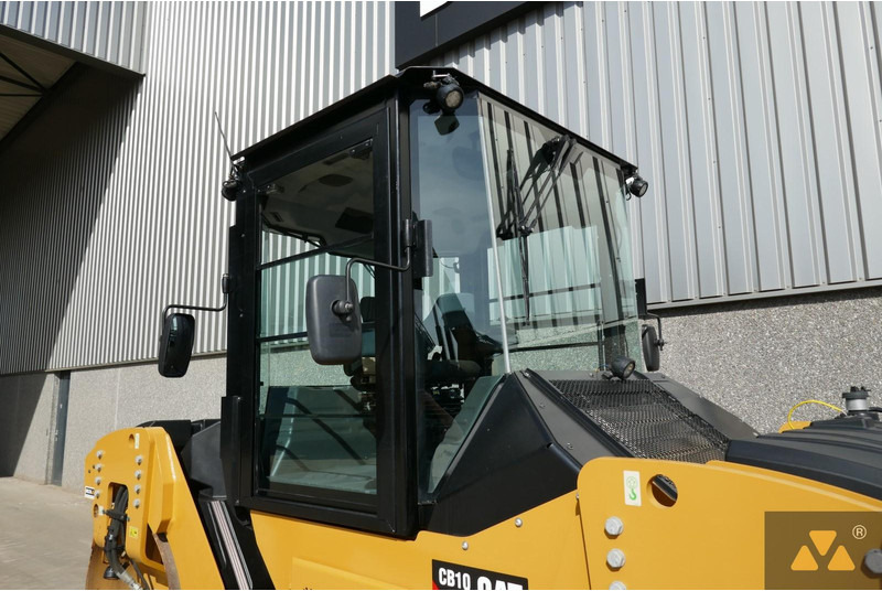 Compacteur Caterpillar CB10: photos 16