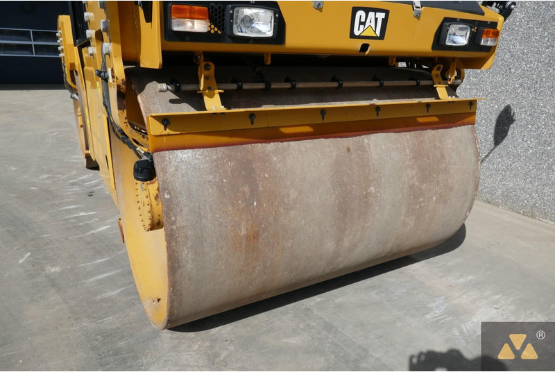 Compacteur Caterpillar CB10: photos 10