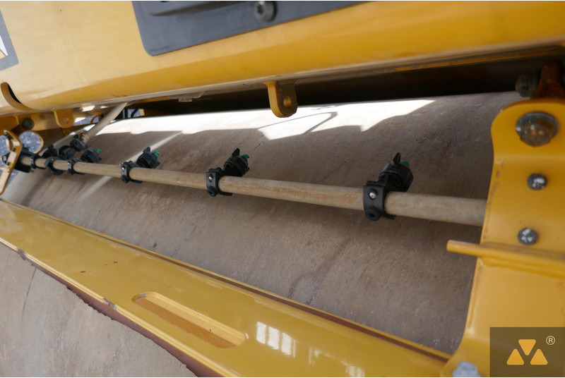 Compacteur Caterpillar CB10: photos 14