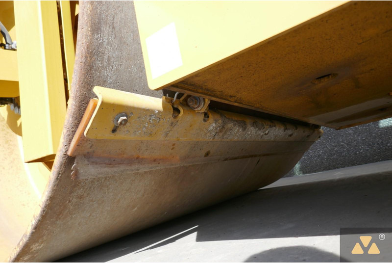 Compacteur Caterpillar CB10: photos 20