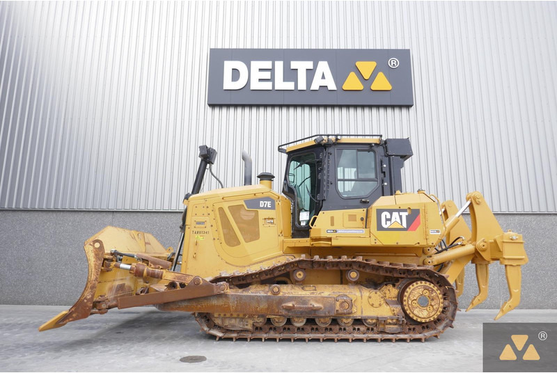 Caterpillar D7E - Bulldozer: photos 1 Caterpillar D7E - Bulldozer: photos 1