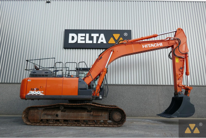 Hitachi ZX300LC-6 - Pelle sur chenille: photos 2 Hitachi ZX300LC-6 - Pelle sur chenille: photos 2