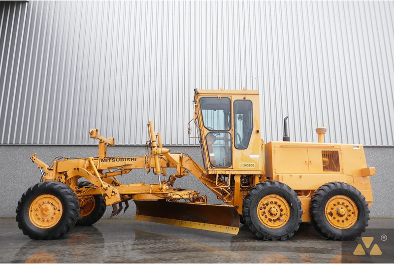 Mitsubishi MG300 - Niveleuse: photos 1 Mitsubishi MG300 - Niveleuse: photos 1