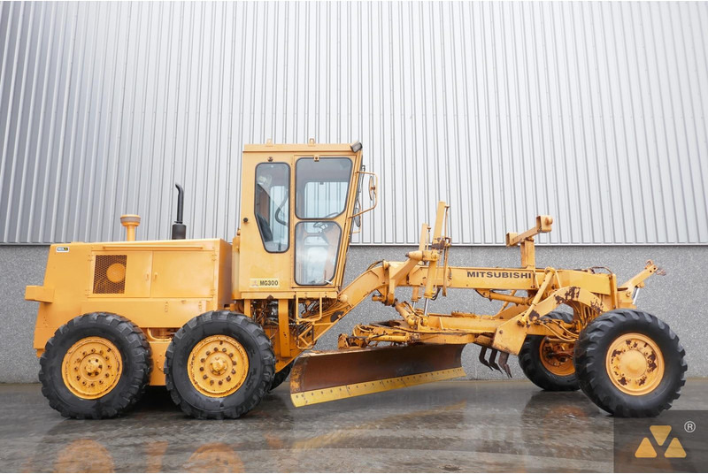 Mitsubishi MG300 - Niveleuse: photos 2 Mitsubishi MG300 - Niveleuse: photos 2