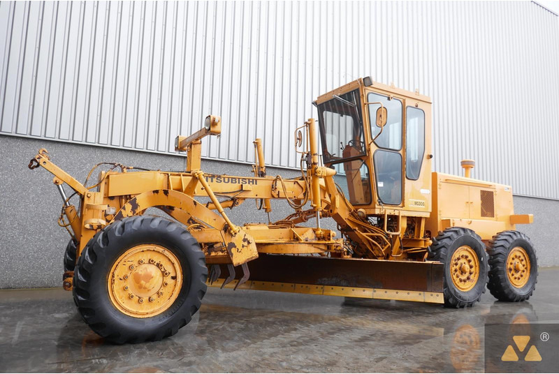 Mitsubishi MG300 - Niveleuse: photos 4 Mitsubishi MG300 - Niveleuse: photos 4