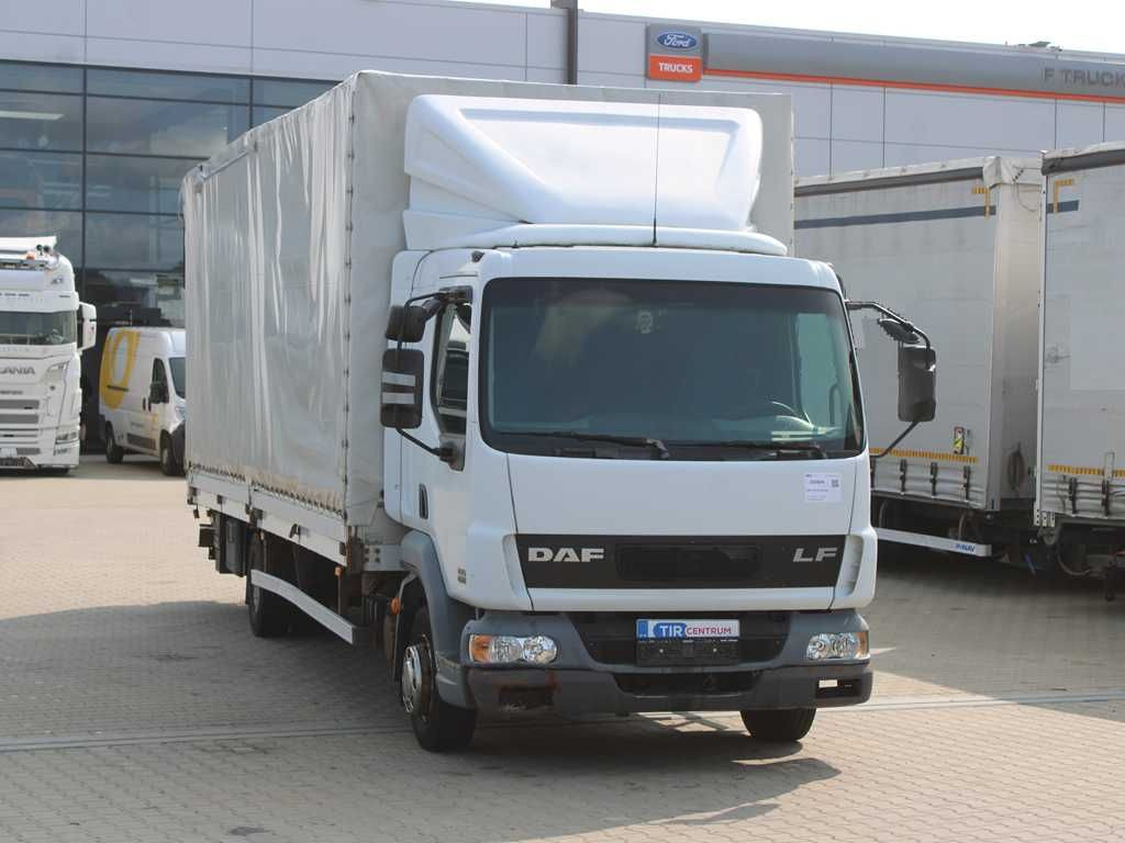 DAF FA LF 45.220, EURO 3, SIDEWALLS, TAIL LIFT - Camion à rideaux coulissants: photos 2 DAF FA LF 45.220, EURO 3, SIDEWALLS, TAIL LIFT - Camion à rideaux coulissants: photos 2