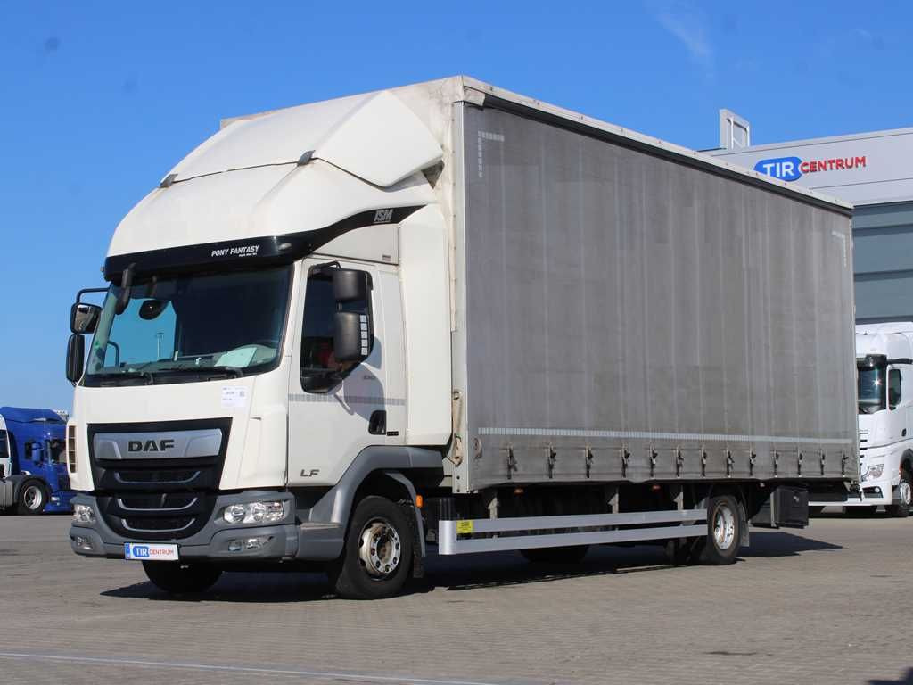 DAF LF 210, EURO 6, SLEEPING CABIN - Camion à rideaux coulissants: photos 1 DAF LF 210, EURO 6, SLEEPING CABIN - Camion à rideaux coulissants: photos 1