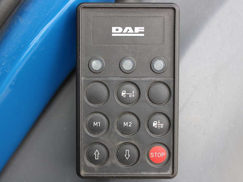 Camion plateau DAF LF 260, SLEEPING BODY, EURO 6, TIRES 80%: photos 10 Camion plateau DAF LF 260, SLEEPING BODY, EURO 6, TIRES 80%: photos 10