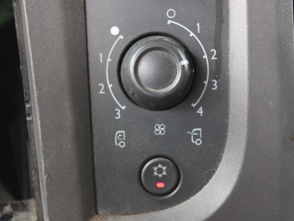 Camion plateau DAF LF 260, SLEEPING BODY, EURO 6, TIRES 80%: photos 15 Camion plateau DAF LF 260, SLEEPING BODY, EURO 6, TIRES 80%: photos 15