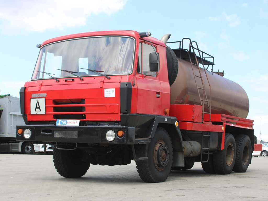 Tatra T815, 6X6, 11m³, FUEL TRUCK - Camion citerne: photos 1 Tatra T815, 6X6, 11m³, FUEL TRUCK - Camion citerne: photos 1
