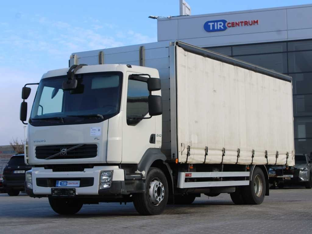 Volvo FL 240, EURO 5, TAIL LIFT, PNEU 80% - Camion à rideaux coulissants: photos 1 Volvo FL 240, EURO 5, TAIL LIFT, PNEU 80% - Camion à rideaux coulissants: photos 1
