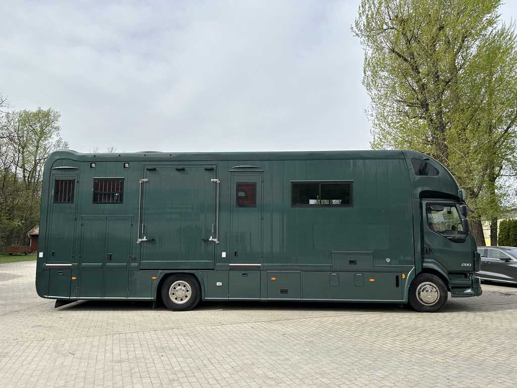 Volvo STX FL, FOR 6 PEOPLE, FOR TRANSPORTING FIVE HORSES, CAMERA, 2X HYDRAULIC FRONT - Camion chevaux: photos 2 Volvo STX FL, FOR 6 PEOPLE, FOR TRANSPORTING FIVE HORSES, CAMERA, 2X HYDRAULIC FRONT - Camion chevaux: photos 2