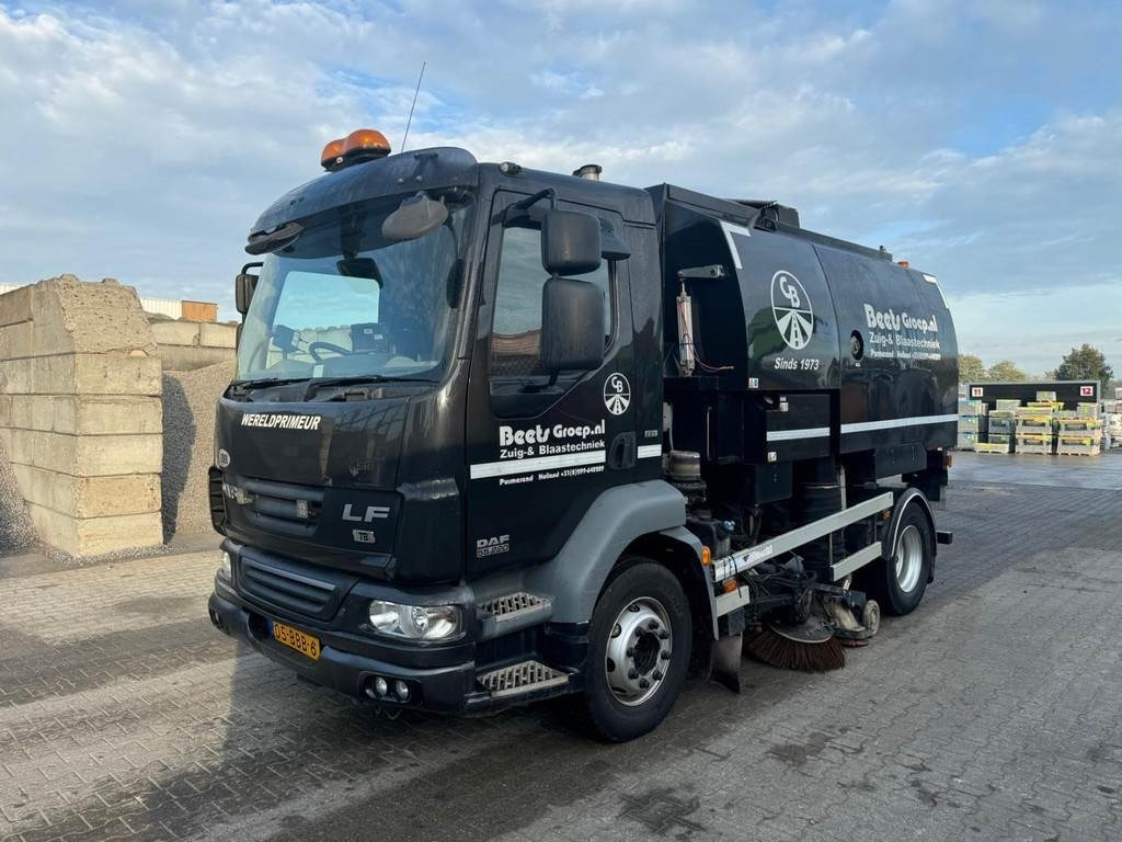DAF FA LF55 - Balayeuse de voirie: photos 2 DAF FA LF55 - Balayeuse de voirie: photos 2