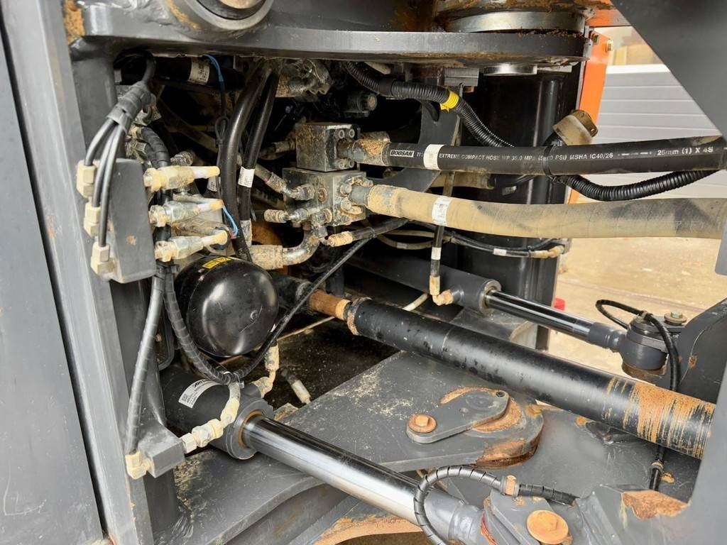 Doosan DL250-7 - Chargeuse sur pneus: photos 2 Doosan DL250-7 - Chargeuse sur pneus: photos 2