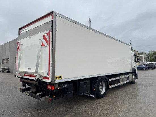 Volvo FM 420, Schlafkabine Koffer mit Ladebordwand - Camion fourgon: photos 4 Volvo FM 420, Schlafkabine Koffer mit Ladebordwand - Camion fourgon: photos 4