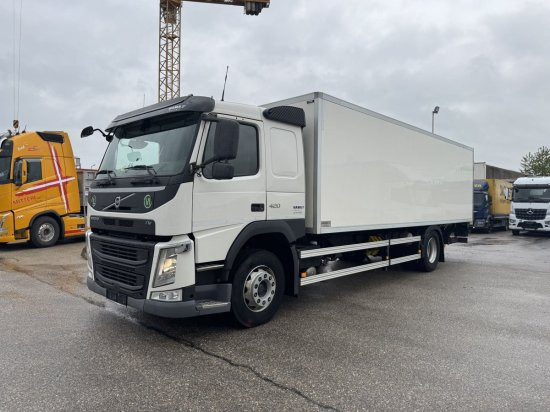 Volvo FM 420, Schlafkabine Koffer mit Ladebordwand - Camion fourgon: photos 1 Volvo FM 420, Schlafkabine Koffer mit Ladebordwand - Camion fourgon: photos 1