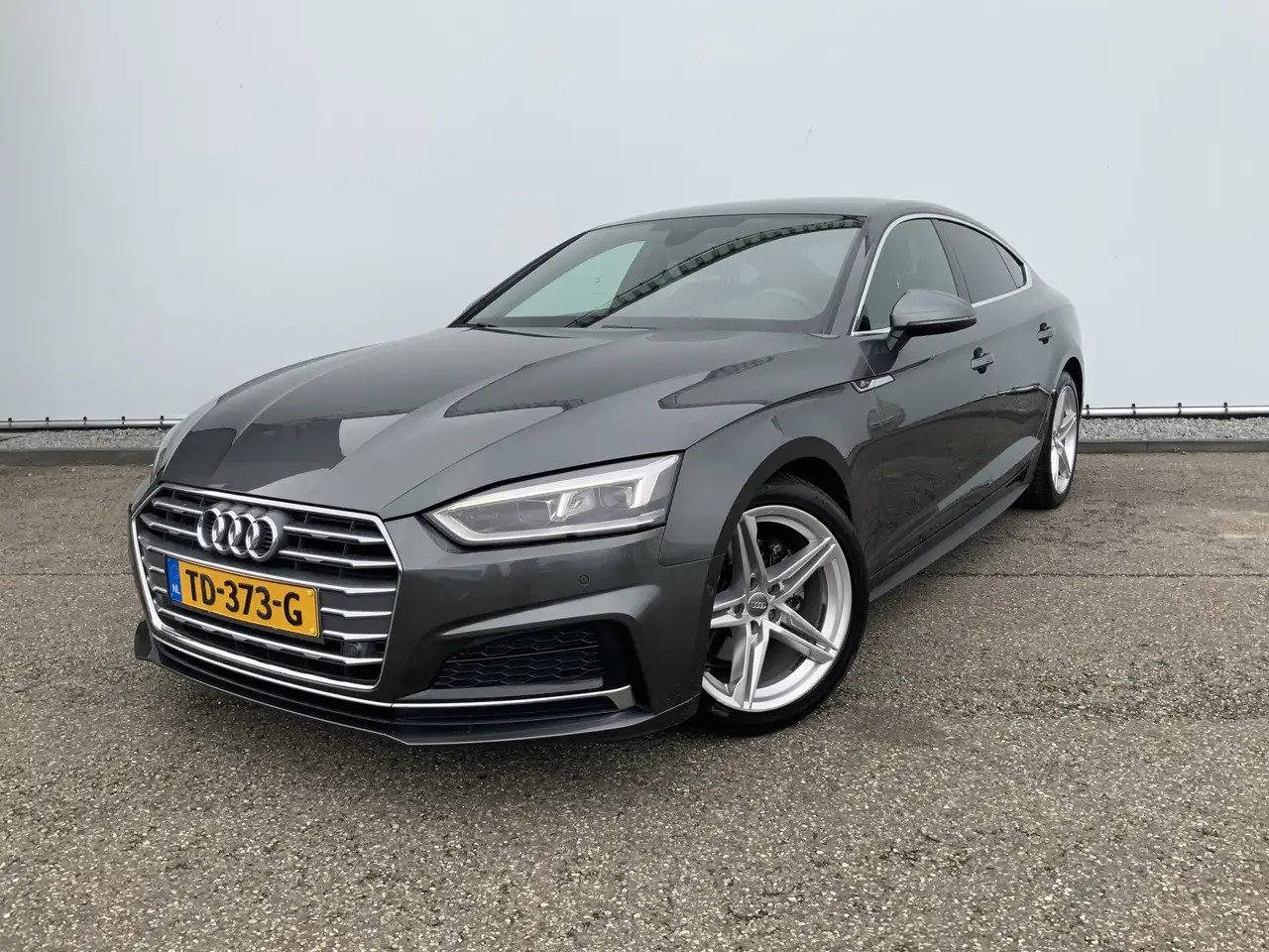 Audi A5 Sportback 2.0 TFSI g-tron Sport 2 x S-line edition - Voiture à hayon: photos 1 Audi A5 Sportback 2.0 TFSI g-tron Sport 2 x S-line edition - Voiture à hayon: photos 1