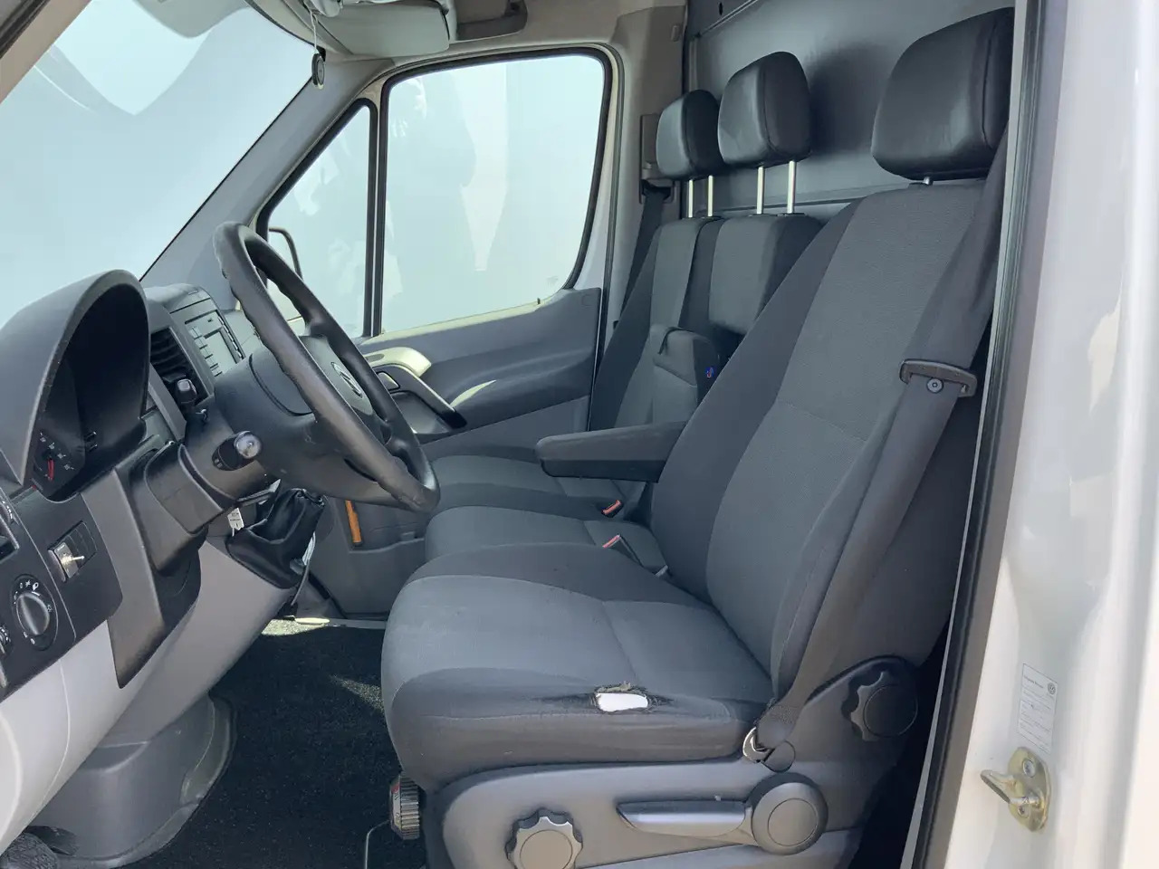 Volkswagen Crafter 35 2.0 TDI L1H1 Airco Cruise 3 Zits Trekhaak 2000 - Autre matériel: photos 4 Volkswagen Crafter 35 2.0 TDI L1H1 Airco Cruise 3 Zits Trekhaak 2000 - Autre matériel: photos 4