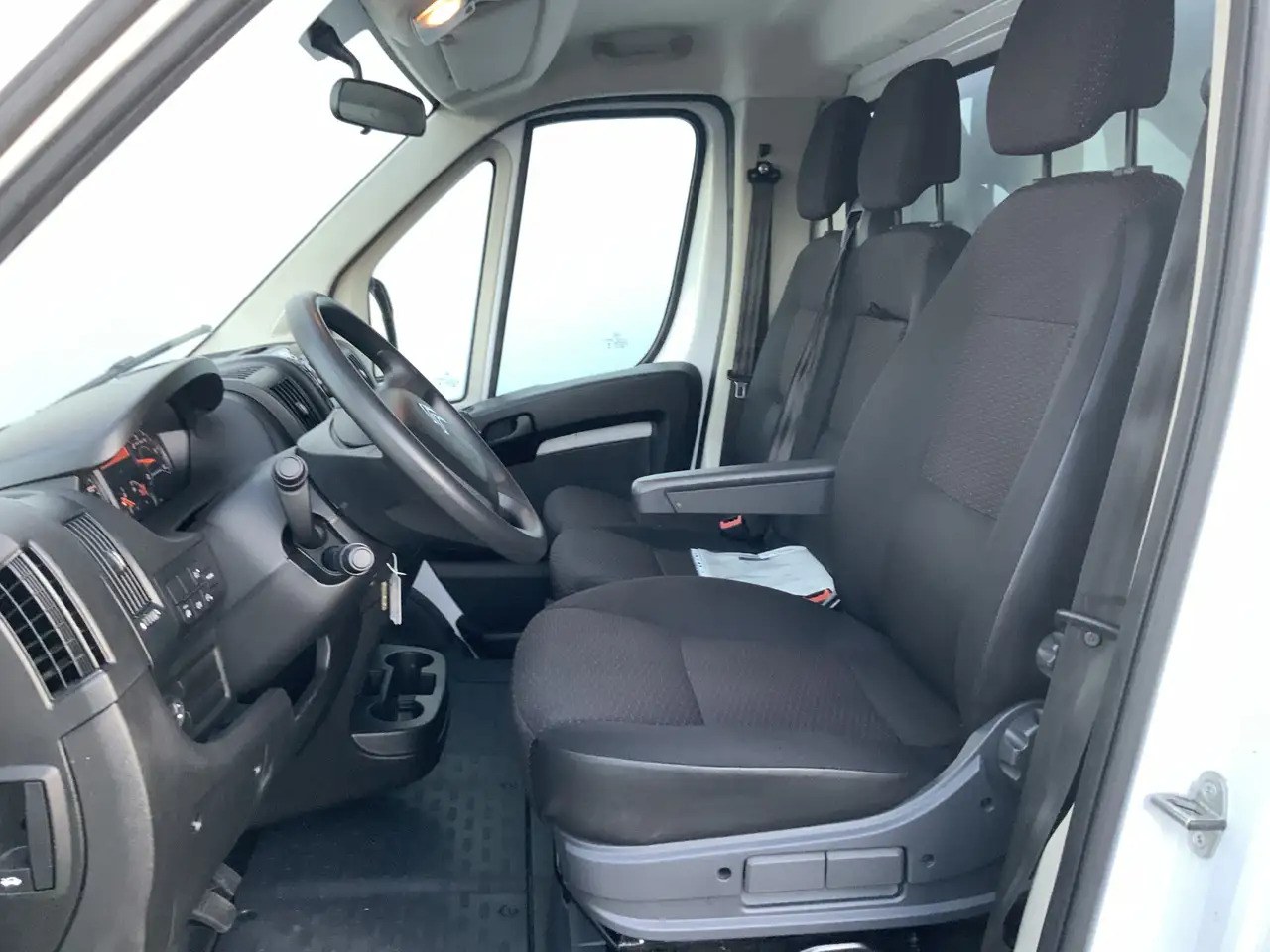 Citroen Jumper 2.2 BlueHDi 165 L3 3.5t Meubel bak & Deuren Airco - Fourgon: photos 4 Citroen Jumper 2.2 BlueHDi 165 L3 3.5t Meubel bak & Deuren Airco - Fourgon: photos 4