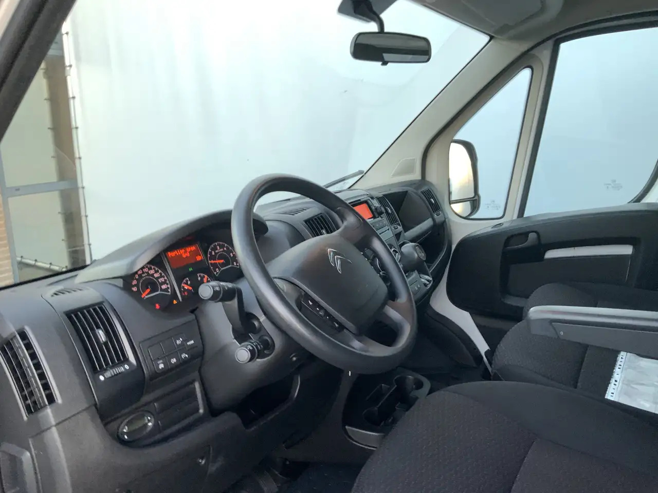 Citroen Jumper 2.2 BlueHDi 165 L3 3.5t Meubel bak & Deuren Airco - Fourgon: photos 5 Citroen Jumper 2.2 BlueHDi 165 L3 3.5t Meubel bak & Deuren Airco - Fourgon: photos 5