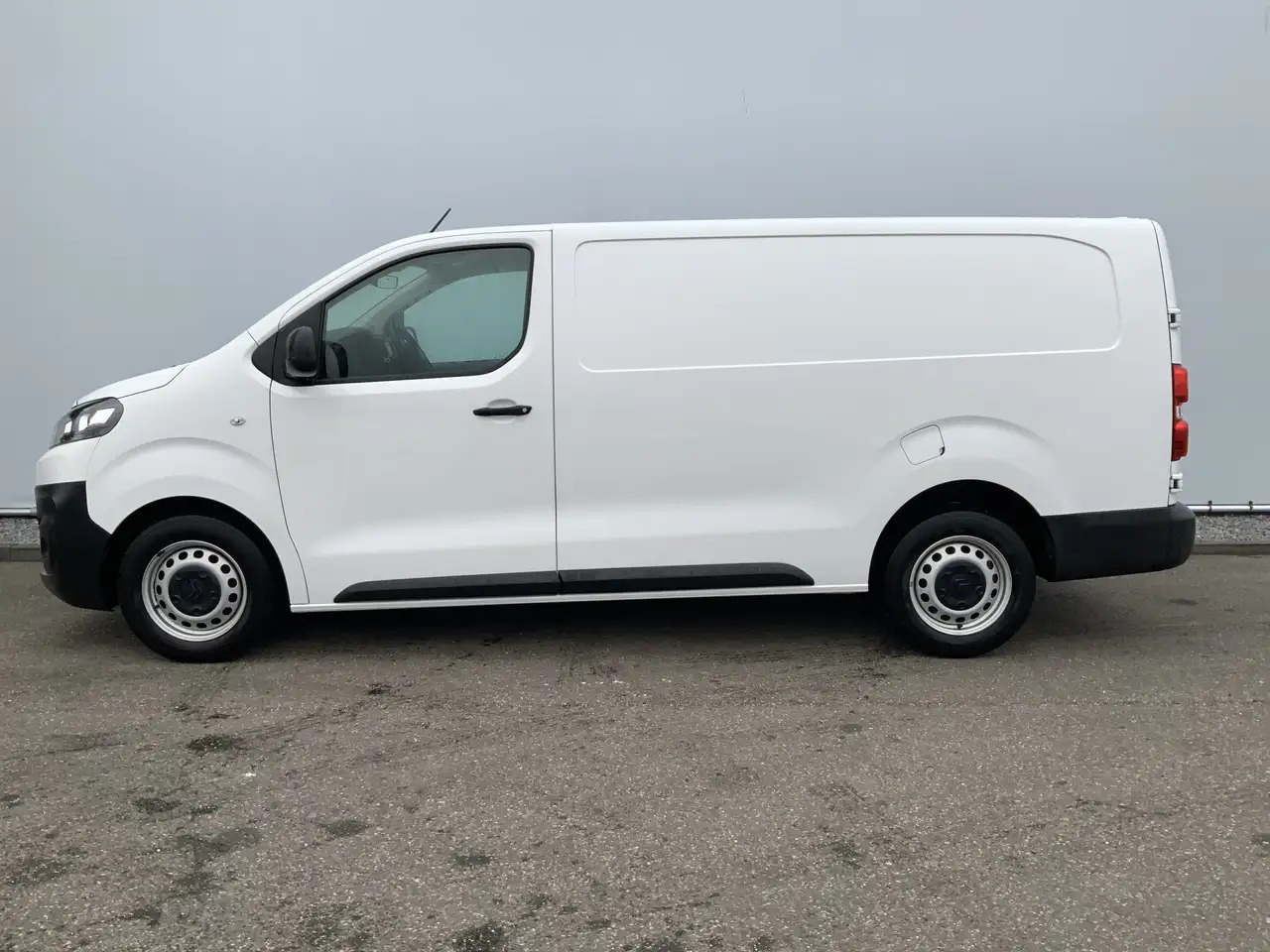 Citroen Jumpy 2.0 BlueHDI 120 XL Club Airco Cruise Navi 3 Zits E - Fourgonnette: photos 4 Citroen Jumpy 2.0 BlueHDI 120 XL Club Airco Cruise Navi 3 Zits E - Fourgonnette: photos 4