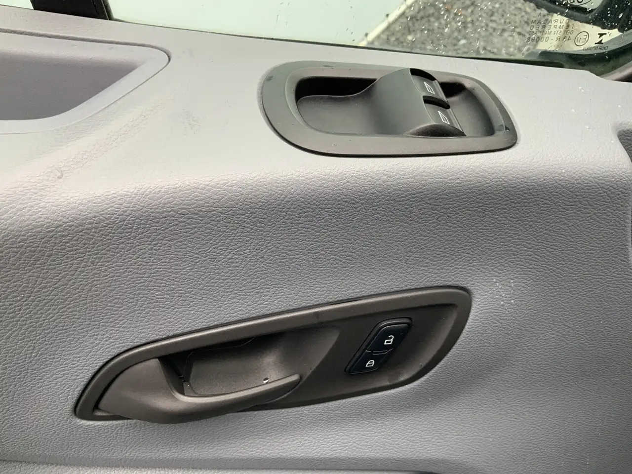 Ford Transit 330 2.2 TDCI L3H3 Ambiente Airco 3 Zits Euro 5 - Fourgon utilitaire: photos 5 Ford Transit 330 2.2 TDCI L3H3 Ambiente Airco 3 Zits Euro 5 - Fourgon utilitaire: photos 5